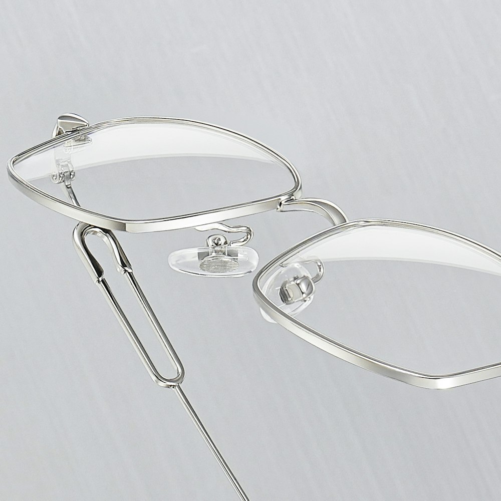 Breeze Panto rim and adjustable pads, close-up